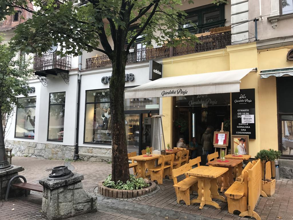 Apartamenty Goralska Pasja Krupowki 37 Zakopane Bagian luar foto